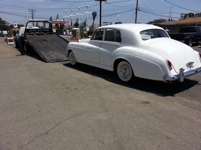 Professional CloseBy Towing truck ready for 24/7 emergency towing and roadside assistance in San Diego