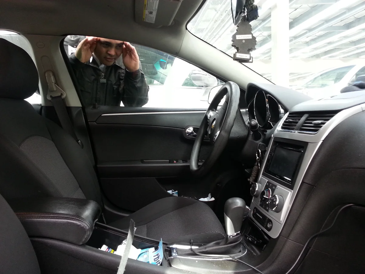 Professional car lockout service technician using specialized tools to unlock vehicle door without damage in San Diego